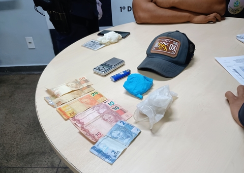 Dupla é presa com drogas após correr para fugir da polícia na Manaus Moderna