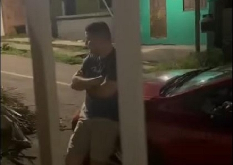 Ex-candidato a vereador ameaça e destrói carro de ex-mulher em Presidente Figueiredo