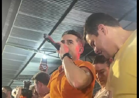 David Almeida e Renato Jr se emocionam durante festa da vitória em Manaus