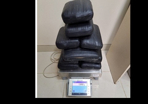 Mulher é presa com mais de 13 kg de drogas a caminho de aeroporto em Manaus