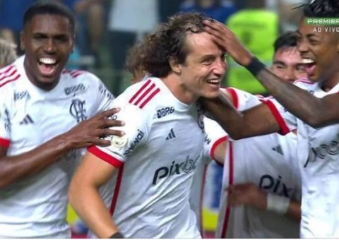 David Luiz decide, Flamengo vence Cruzeiro e se mantém no G4 antes da final