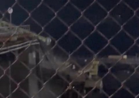 Vídeo mostra desabamento de parte da ponte de acesso ao Porto Chibatão; vídeo