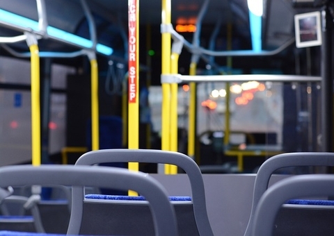 Motorista fica sob a mira de revólver durante assalto a ônibus 442 em Manaus