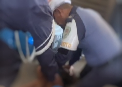 Criança de 9 anos é salva por PMs após se afogar em balneário no Lago Azul