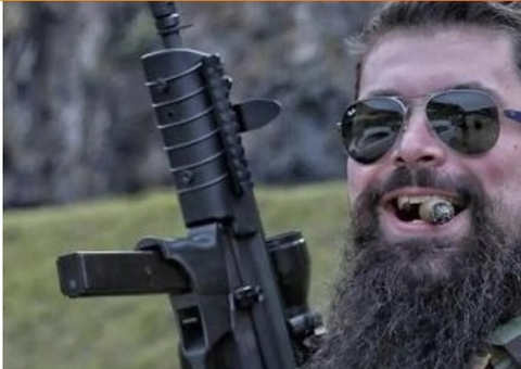 Deputado do PL  é expulso do próprio clube de tiro após ensinar adolescentes a atirar