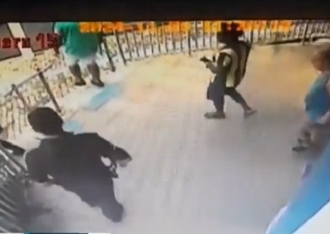 Teto da Caixa Econômica desaba durante assalto de R$ 800 mil; vídeo