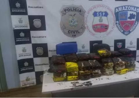 Quase 50 tabletes de cocaína são encontrados em barco em Itacoatiara