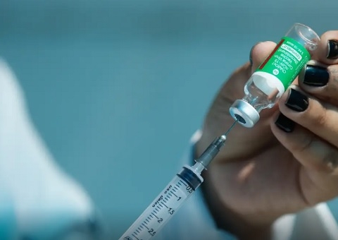 Amazonas recebe 50 mil doses de vacina contra Covid-19