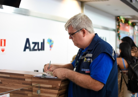 Empresa aérea é autuada após cancelar voo de passageiro em Manaus