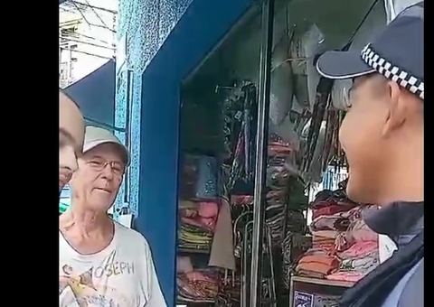 PM viraliza ao falar em inglês para ajudar turistas em Manaus