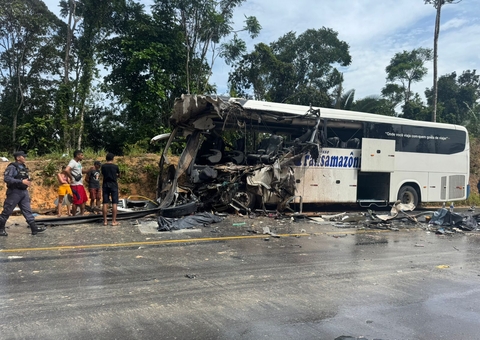 Tragédia na AM-010: vídeo mostra rastro de destruição após acidente entre ônibus e carreta