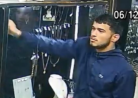 Suspeito de assaltar joalheria é preso após namorada denunciar crime em Manaus