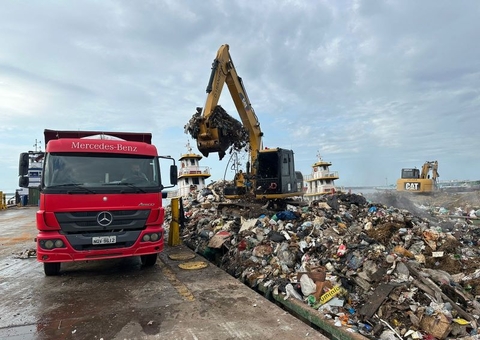 Mais de 206 toneladas de lixo são retiradas das orlas dos rios de Manaus