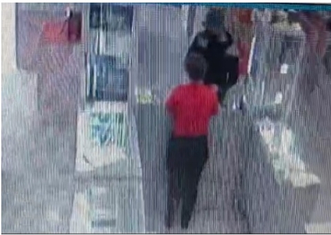 Criminoso se disfarça de cliente e rouba celulares da Lojas Americanas no Centro de Manaus