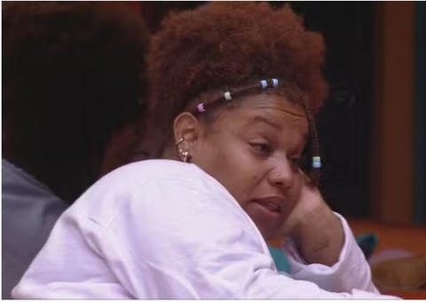 Camila volta a chorar durante conversa com Eva e Renata; vídeo