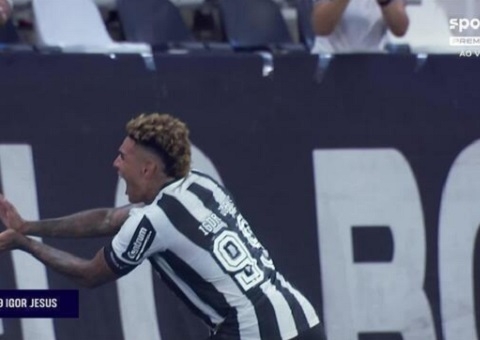 Botafogo vence Fluminense por 2 a 1 no Nilton Santos