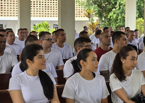 Aprovados no concurso da PM entregam documentos em Manaus