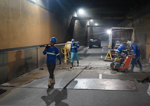 Tampas de fibra de vidro são instaladas em viaduto do São Jorge para evitar furtos