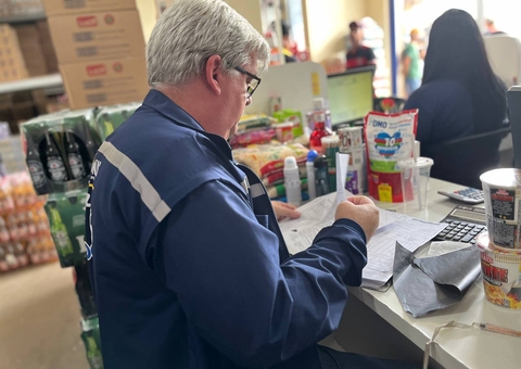 Cerca de 1,8 mil desodorantes são apreendidos em loja em Manaus