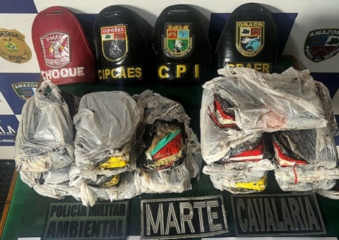 Mulher é presa com 15 tabletes de drogas escondidos em mala em Coari