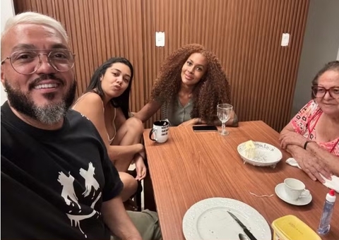 Belo publica foto com Giovanna durante 'chá da tarde' em família