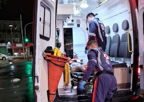 Homem é suspeito de esfaquear mulher na Praça da Matriz