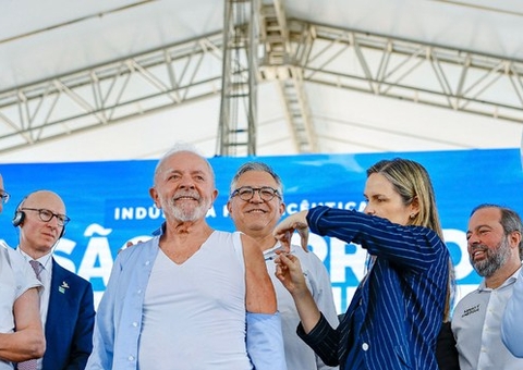 Presidente Lula é vacinado durante campanha contra a gripe em Minas Gerais