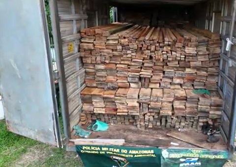 Motorista de caminhão é multado em mais de R$ 7,5 mil ao transportar madeira ilegal na AM-070