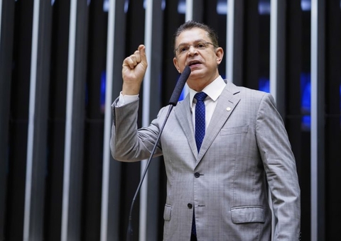 Líder do PL diz que Bolsonaro dará aval a novo texto da anistia mesmo do hospital