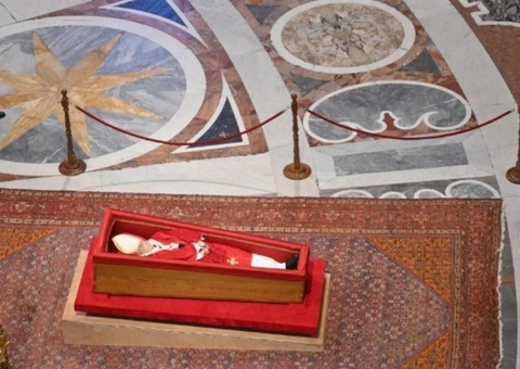 Preparação para receber corpo do papa Francisco muda rotina da basílica de Santa Maria Maior