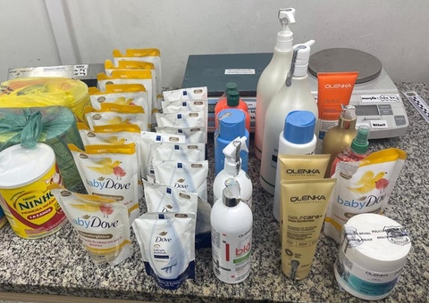Passageira é presa com cocaína diluída em produtos de beleza em aeroporto de Porto Alegre