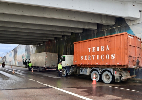 Motoristas de veículos pesados são autuados por irregularidades em Manaus