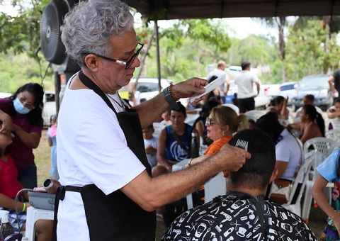Diversos serviços são oferecidos em ação social no Ramal do Uberê