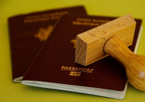 Trump proíbe entrada de estrangeiros de 12 países nos Estados Unidos