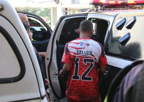 Homem é solto após andar com idoso morto em cadeira de rodas no Centro