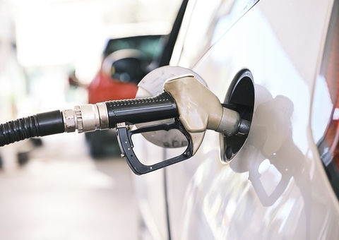 Gasolina terá mais etanol a partir de agosto, anuncia governo