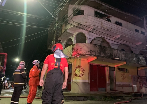 Apartamentos pegam fogo em prédio no Nova Esperança