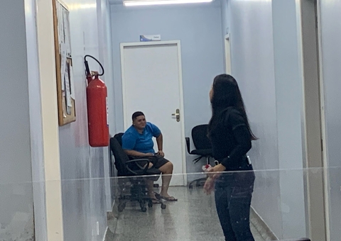 Com câncer, foragida do Pará se entrega à polícia após ser jurada de morte em Manaus