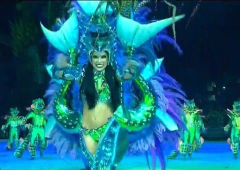 Rainha do Folclore do Caprichoso, Cleise Simas encanta como 'mãe d'água'