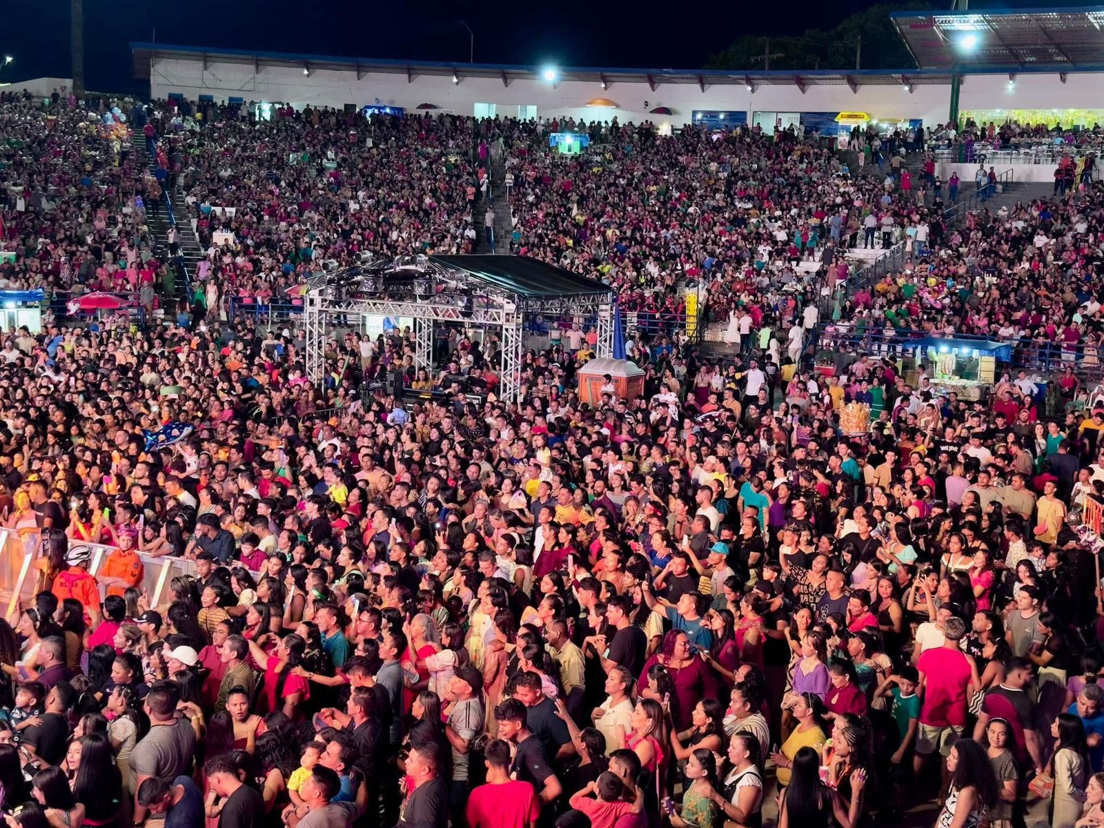 Manacapuru comemora 93 anos com shows e sorteio de motos