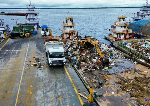 Operação de transbordo de lixo do rio Negro acontece neste domingo
