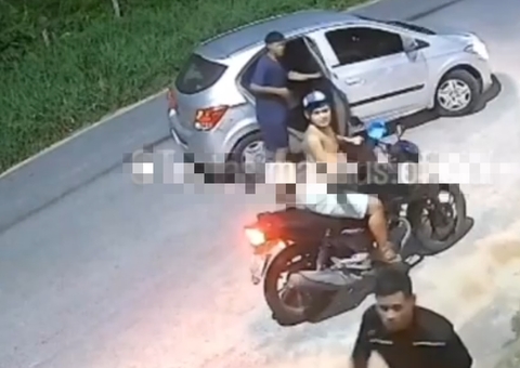 Criminosos roubam moto ao encurralarem motociclista de app em Flores