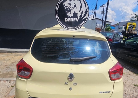 Mulher é presa ao ser flagrada em carro com placa adulterada na Cidade Nova