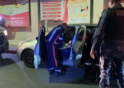 Mulher é encontrada morta dentro do próprio carro no Parque 10