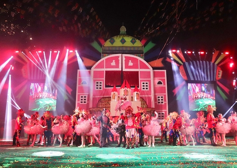 Penúltima noite do Festival Folclórico reúne danças tradicionais e celebra diversidade cultural