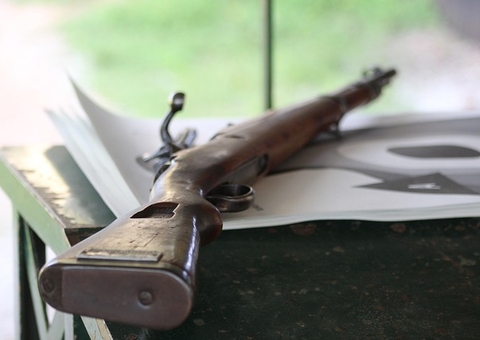 Atirador invade prédio e mata 4 pessoas em Nova York 