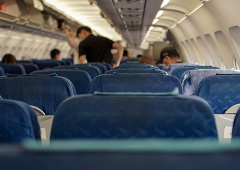 Voo é cancelado após avião soltar fumaça antes de decolar em São Paulo