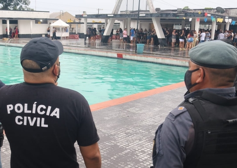 Bares e casas de shows em Manaus são multadas por aglomeração no Carnaval