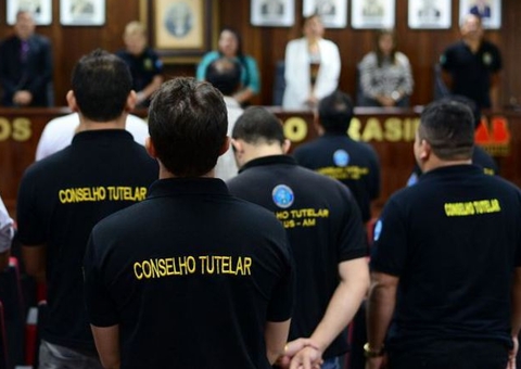 Deputada solicita à Prefeitura de Manaus reajuste salarial de conselheiros tutelares