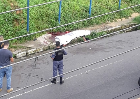 Homem é morto com facada no peito em avenida de Manaus